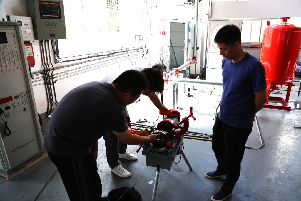 匠心筑梦，安全护航——建筑工程学院成功举办“消防灭火系统安装与调试”竞赛